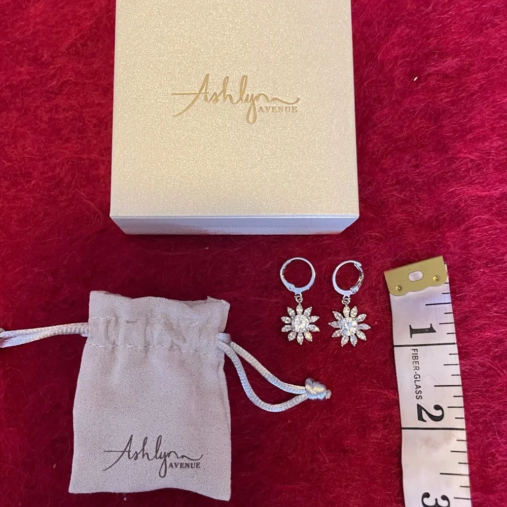 ASHLYN AVENUE SYMPHONY THEA FLORAL DROP LEVER BACK EARRINGS 18KT GOLD PLATED